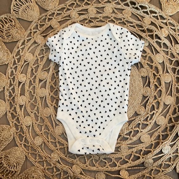 Little Hearts Onesie 🖤 - Picture 1 of 2